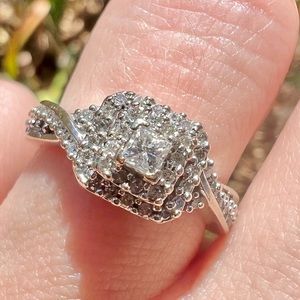 solid 10k white gold genuine .85ctw Diamond ring